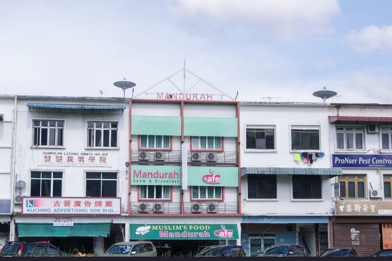 Oyo 836 Mandurah Room & Cafe Kuching Buitenkant foto