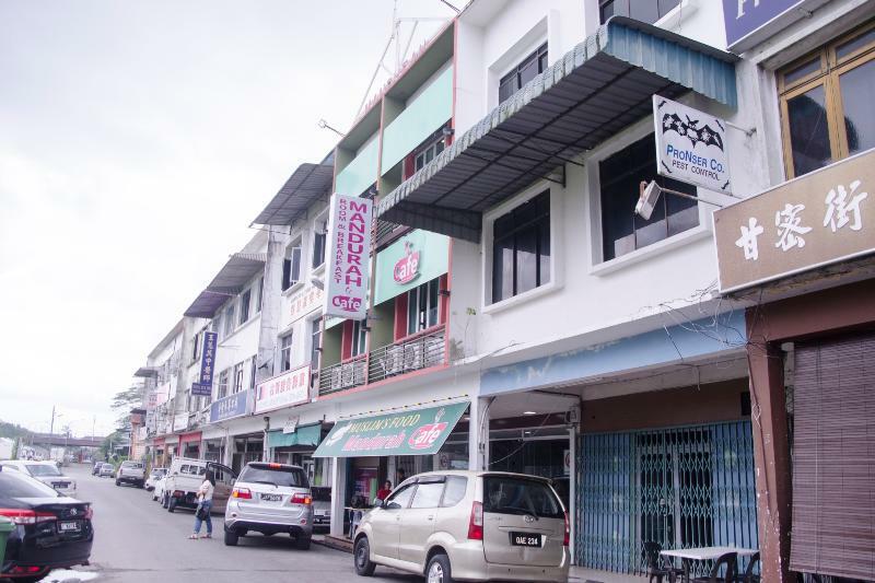 Oyo 836 Mandurah Room & Cafe Kuching Buitenkant foto