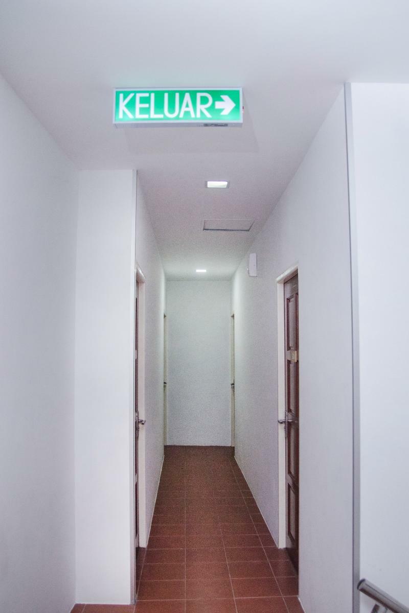 Oyo 836 Mandurah Room & Cafe Kuching Buitenkant foto