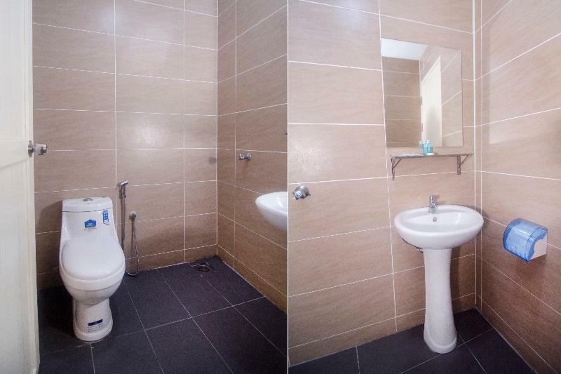 Oyo 836 Mandurah Room & Cafe Kuching Buitenkant foto