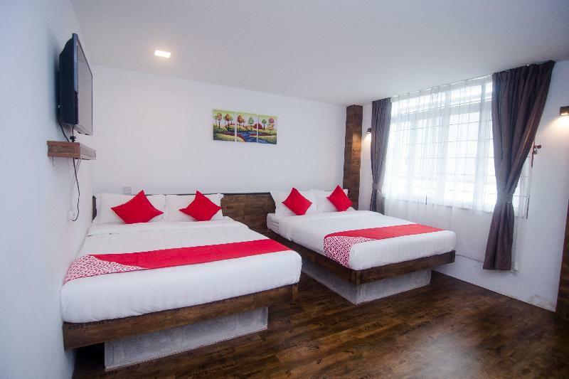Oyo 836 Mandurah Room & Cafe Kuching Buitenkant foto