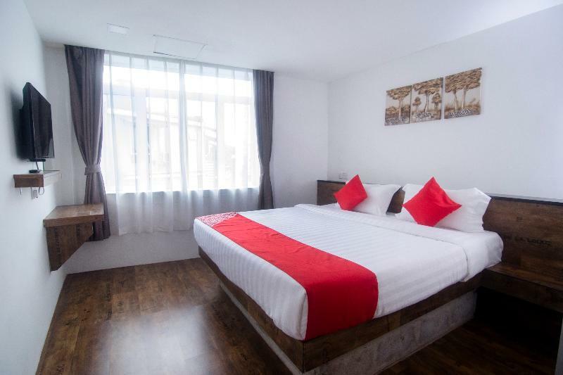 Oyo 836 Mandurah Room & Cafe Kuching Buitenkant foto