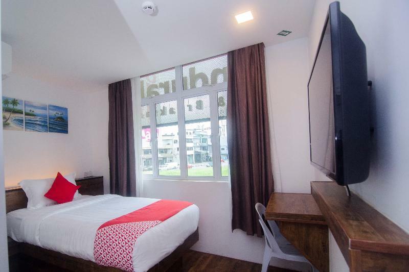 Oyo 836 Mandurah Room & Cafe Kuching Buitenkant foto