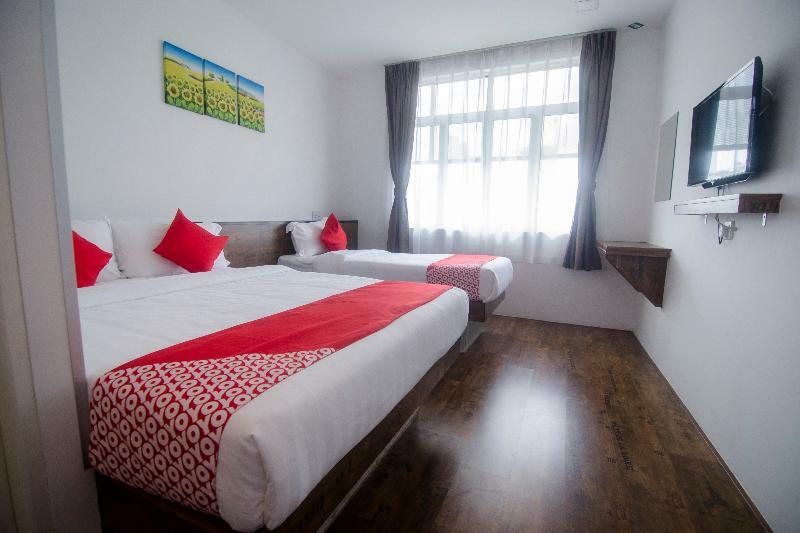 Oyo 836 Mandurah Room & Cafe Kuching Buitenkant foto