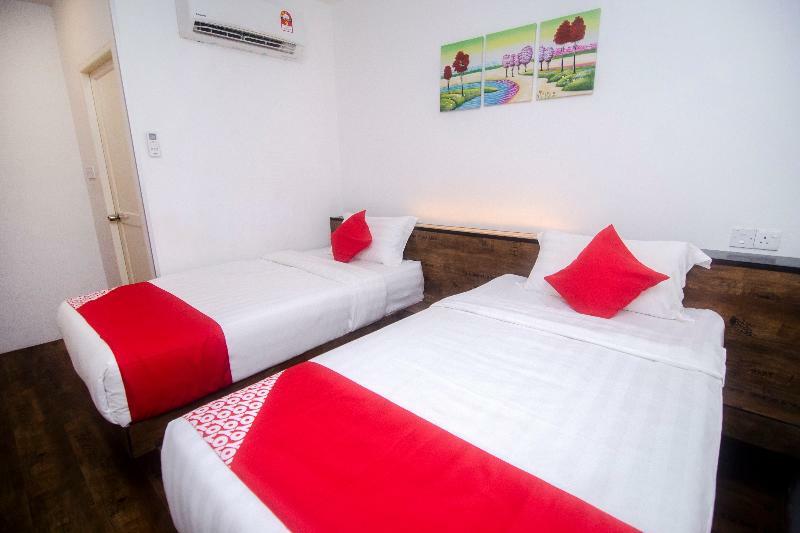 Oyo 836 Mandurah Room & Cafe Kuching Buitenkant foto