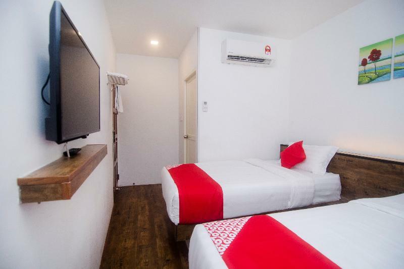 Oyo 836 Mandurah Room & Cafe Kuching Buitenkant foto